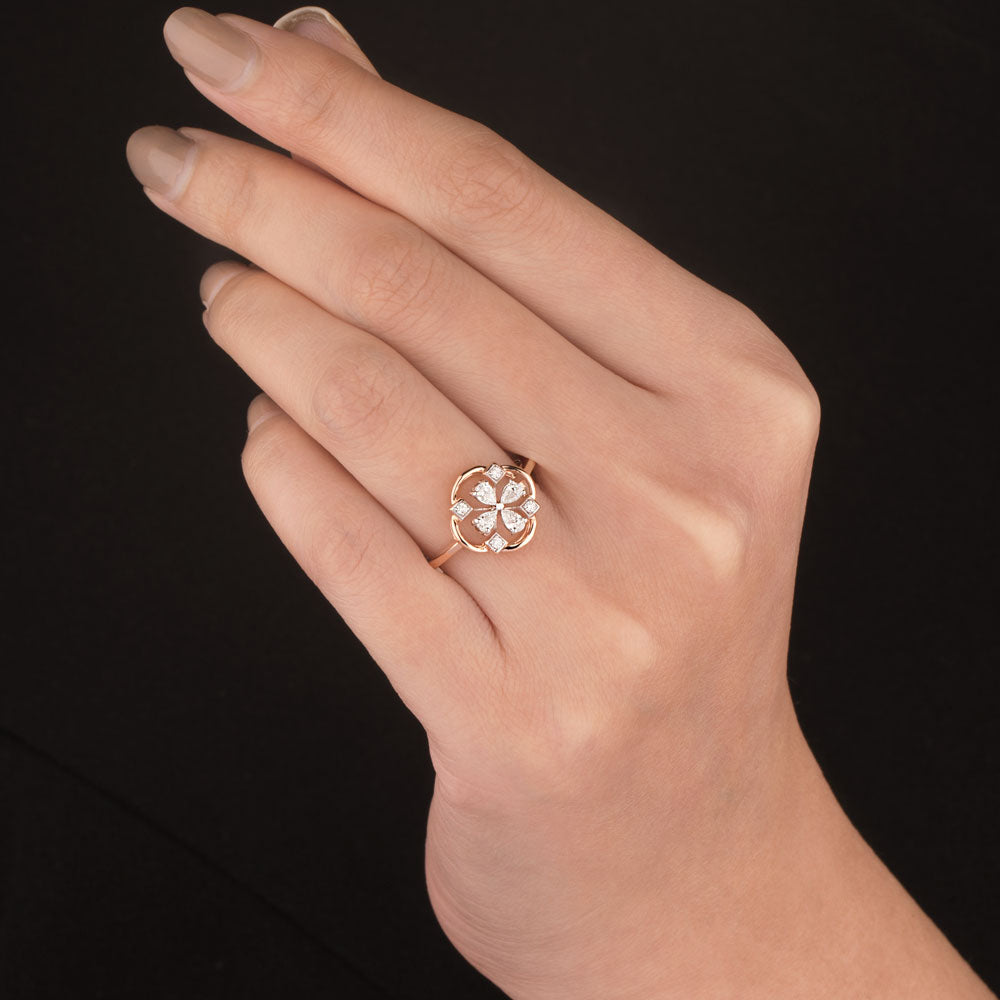 18K Two Tone Gold Diamond Ring - 0.265ct VVS-VS-EF