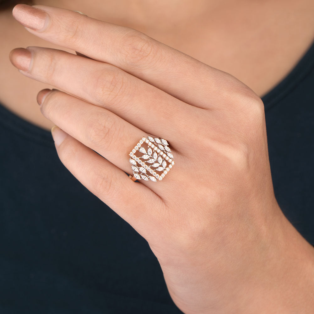 18K Two Tone Gold Diamond Ring - 0.704ct VVS-EF