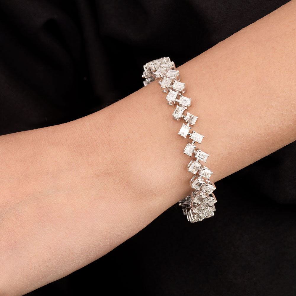 18K White Gold Diamond Bangle - 16.18ct VVS-VS-GH