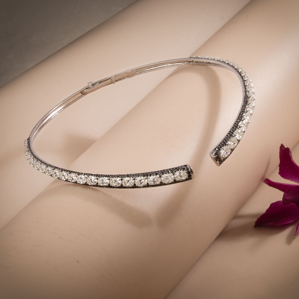 18K White Gold Diamond Necklace - 13.93ct VVS-VS-GH with Colour Stones