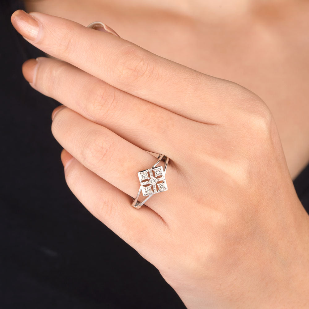 18K White Gold Diamond Ring - 0.396ct VS-SI-GH