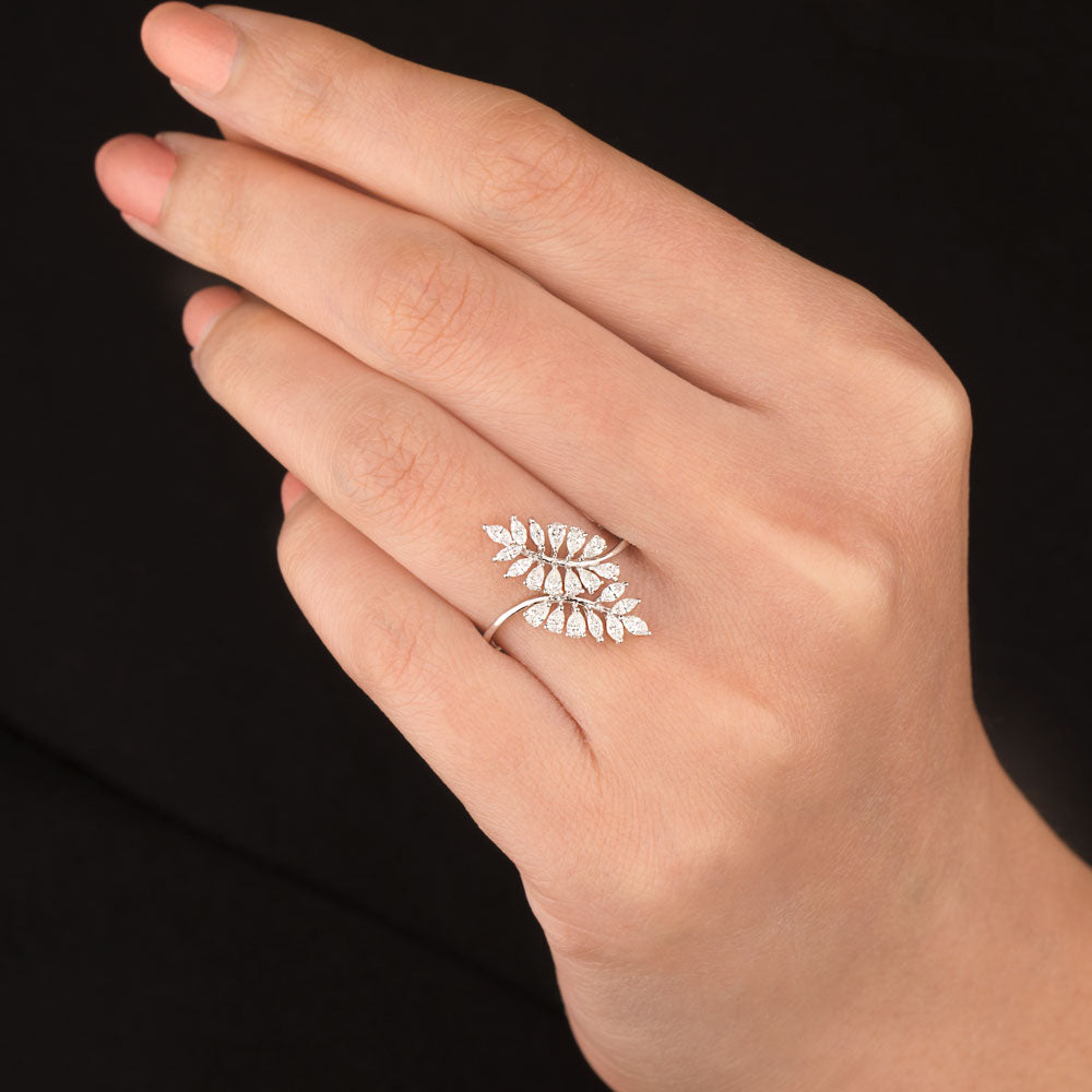 18K White Gold Diamond Ring - 0.577ct VVS-EF