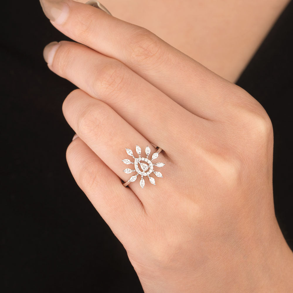 18K White Gold Diamond Ring - 0.545ct VVS-VS-EF