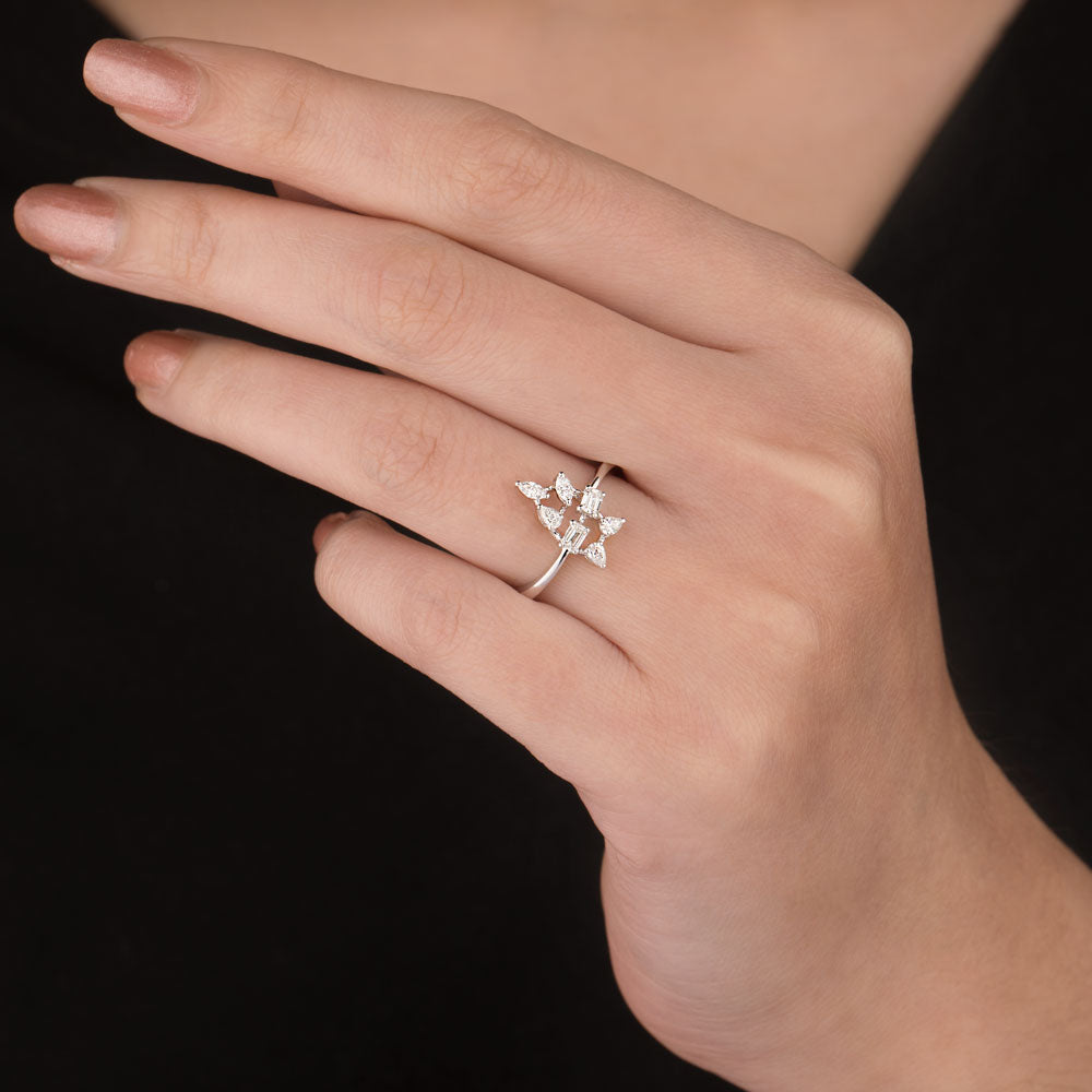 18K White Gold Diamond Ring - 0.372ct VVS-FG