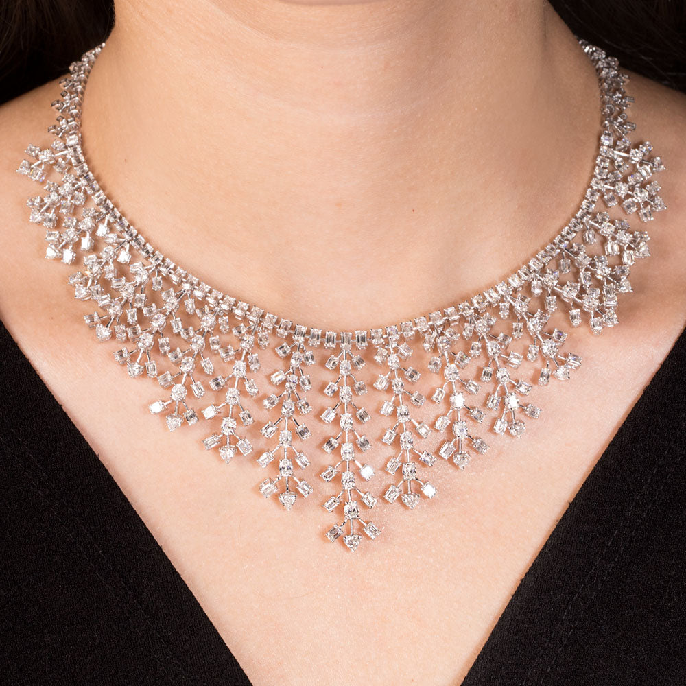 18K White Gold Diamond Necklace - 28.79ct VVS-FG