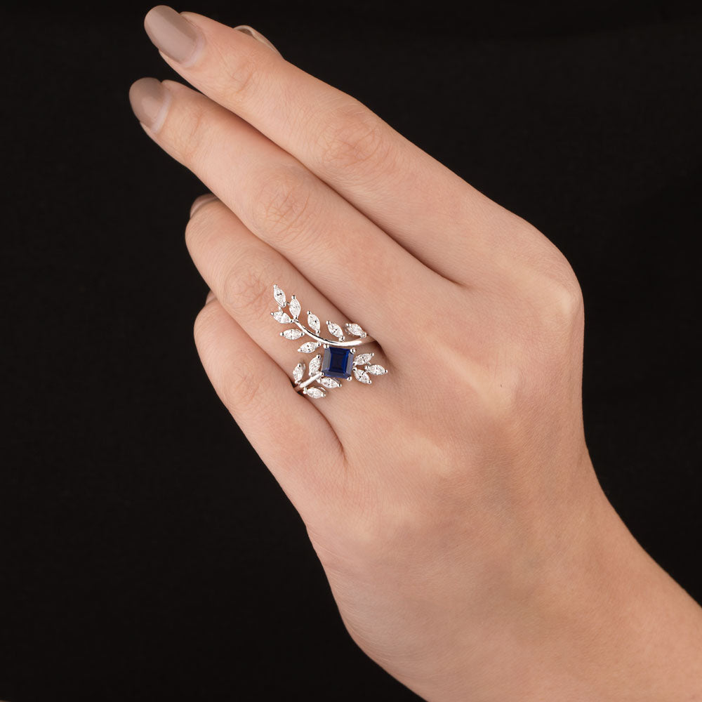 18K White Gold Diamond Ring - 0.61ct VVS-EF with Colour Stones