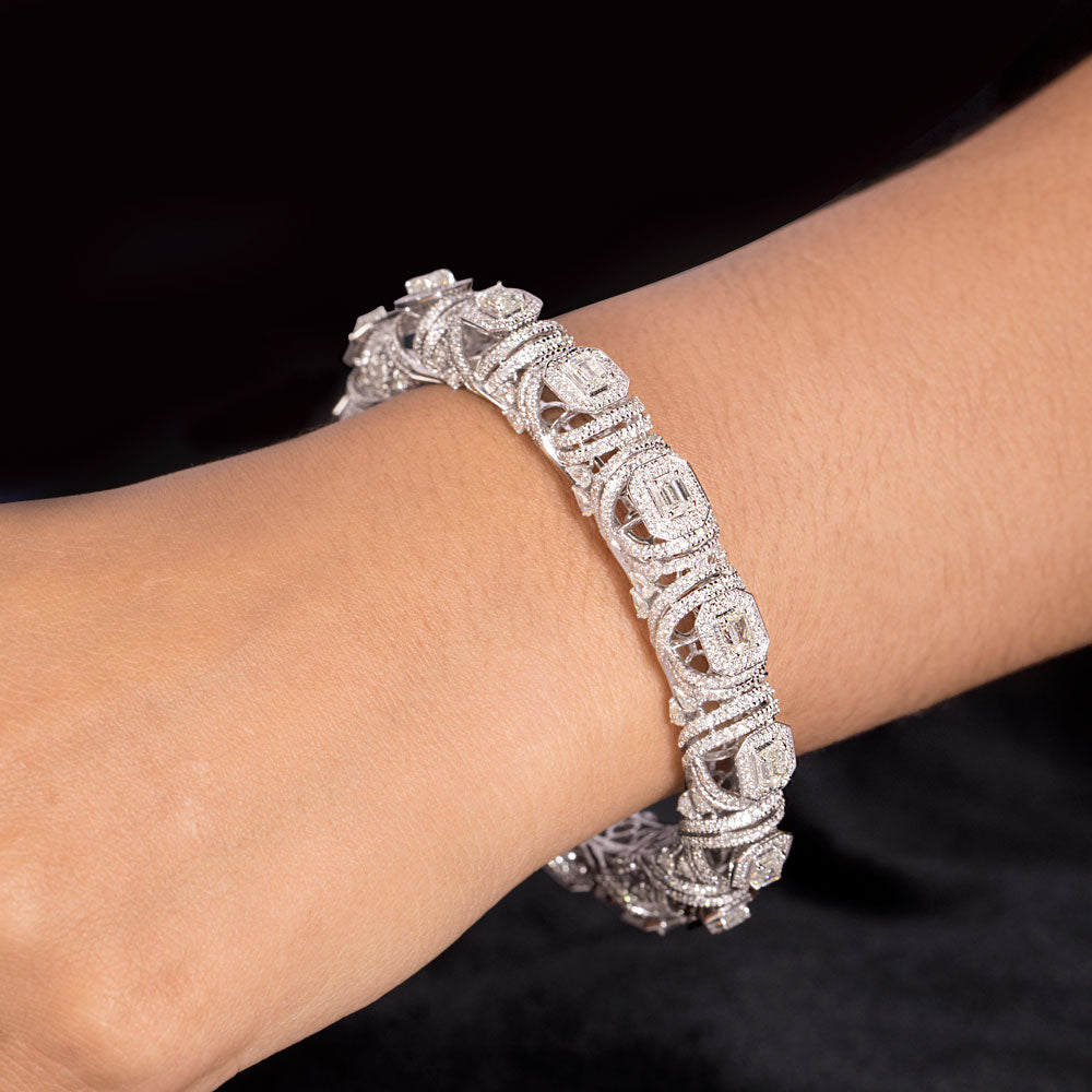 18K White Gold Diamond Bangle - 14.125ct VVS-VS-GH