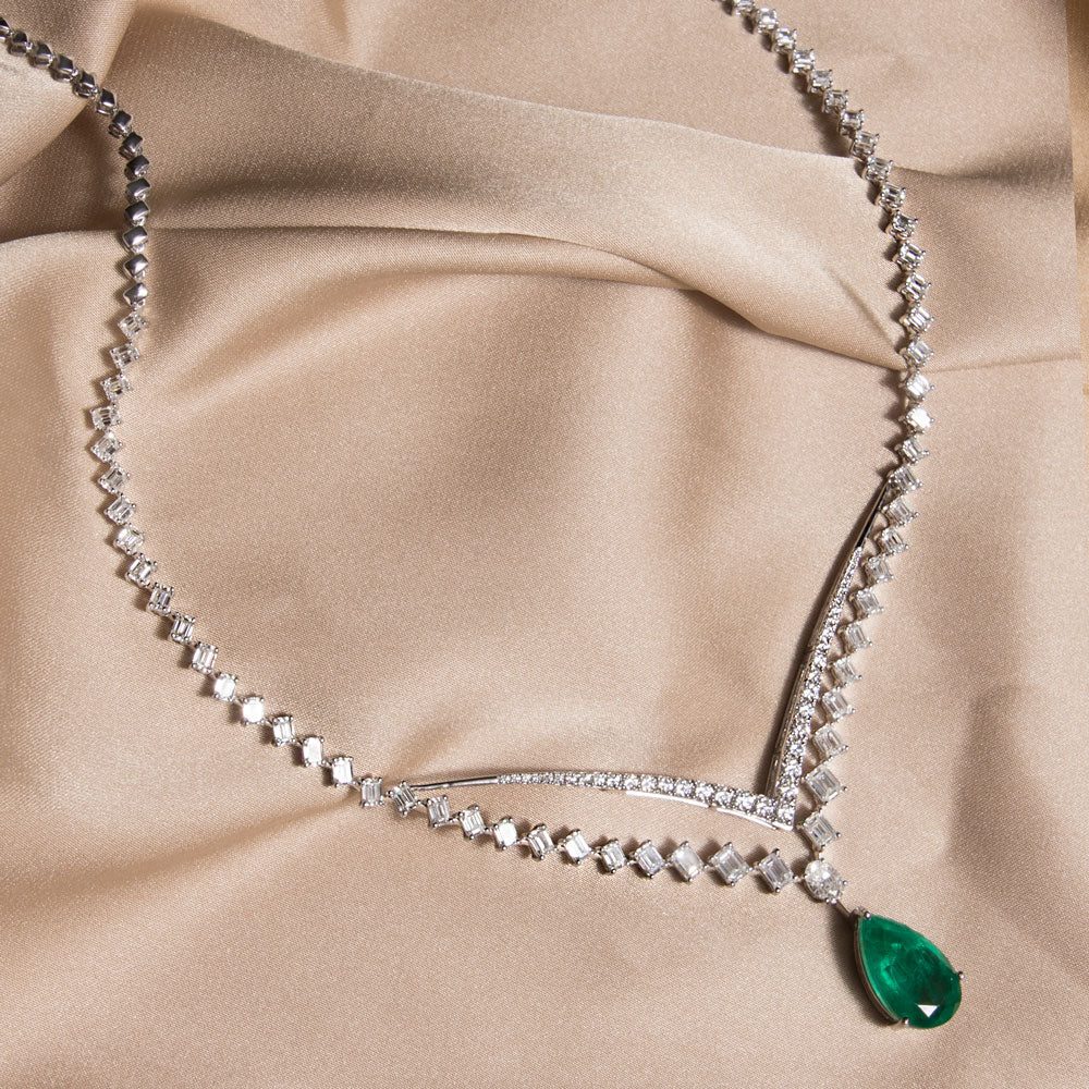 18K White Gold Diamond Necklace - 6.637ct VVS-FG with Colour Stones