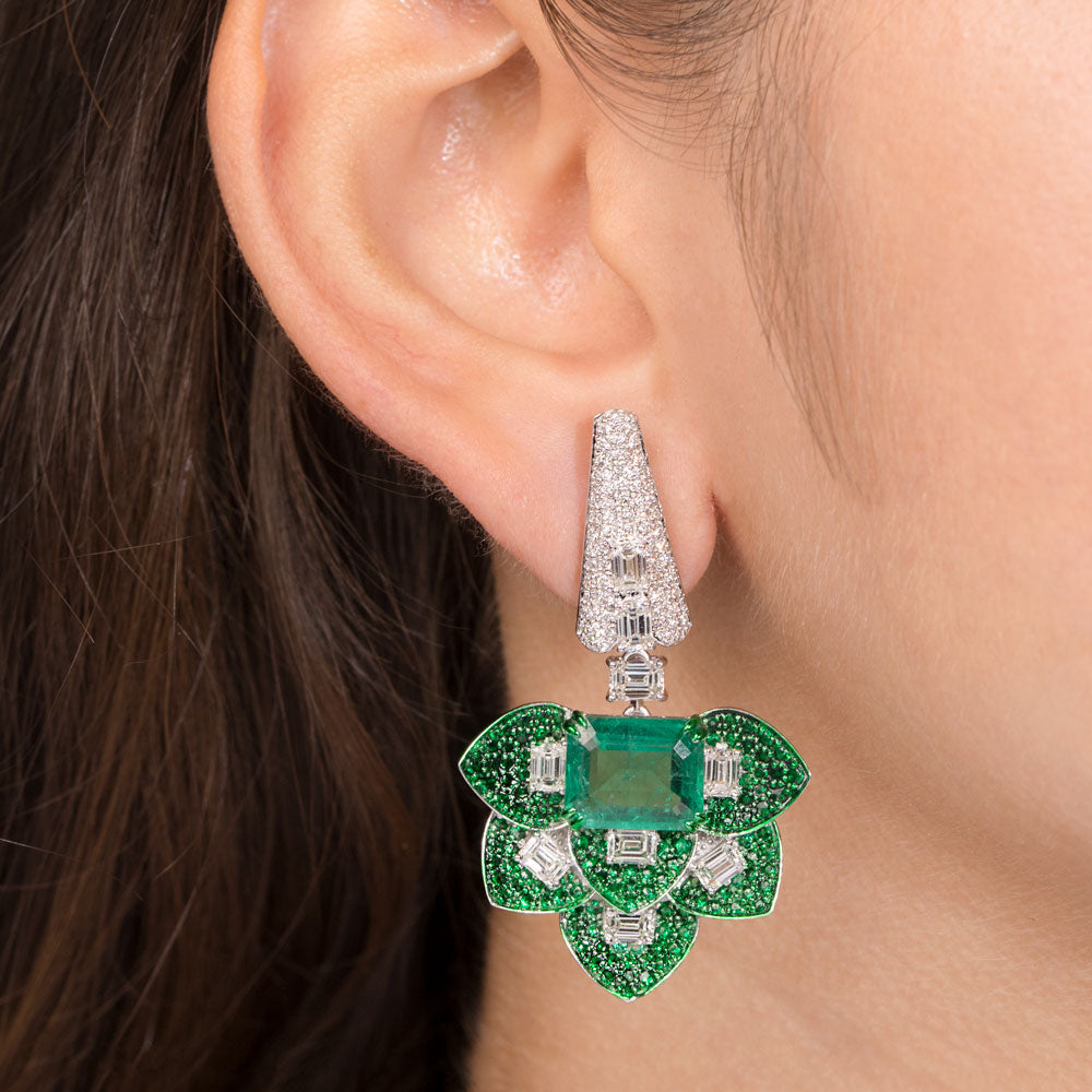 18K White Gold Diamond Jewellery - 4.547ct VVS-VS-GH with Colour Stones
