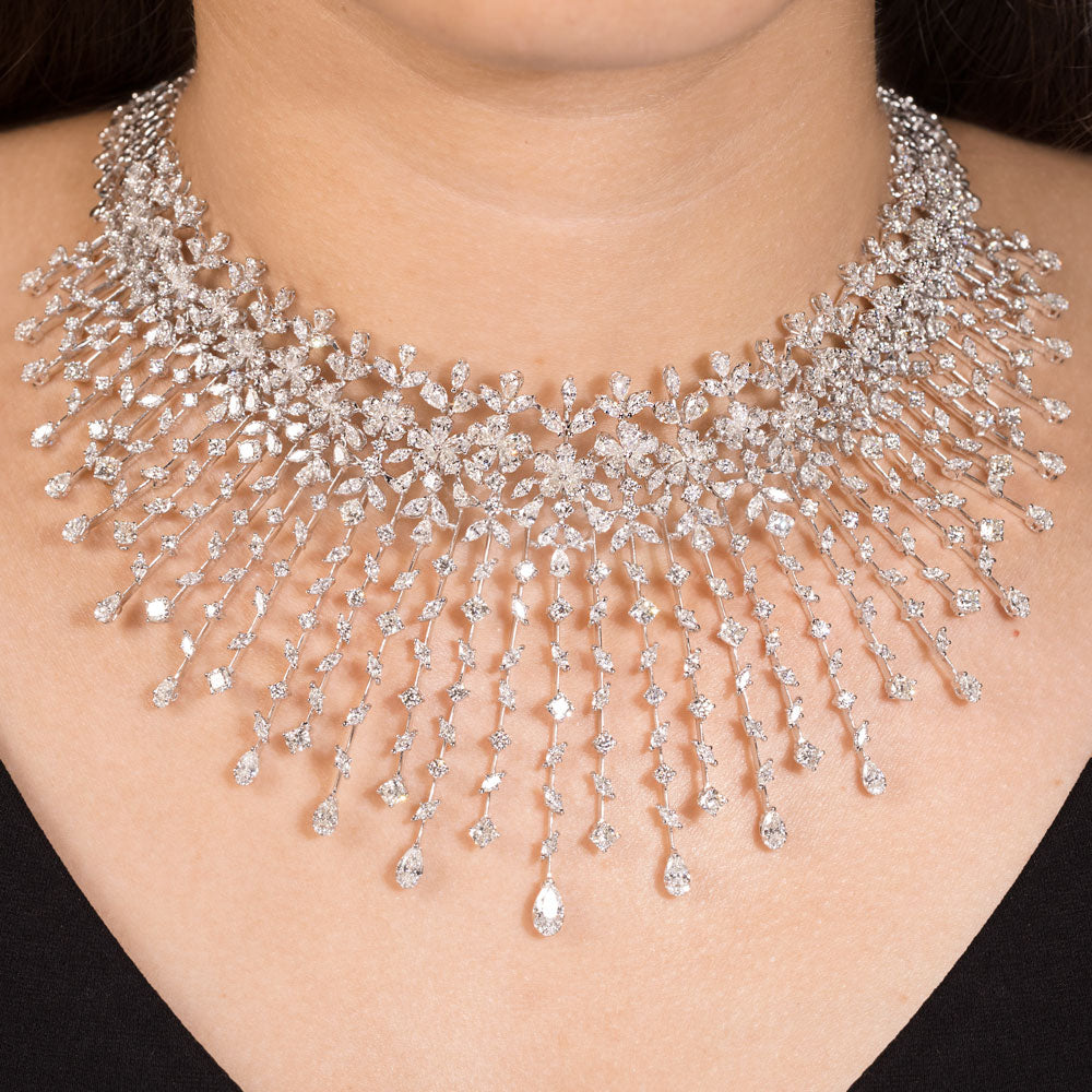 18K White Gold Diamond Necklace - 30.302ct VVS-VS-FG