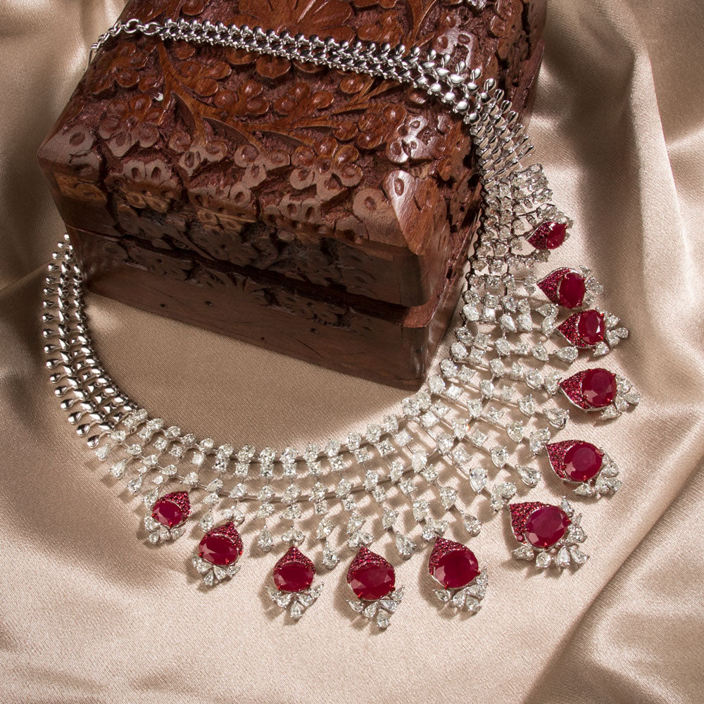 18K White Gold Diamond Necklace - 39.83ct N-A with Colour Stones