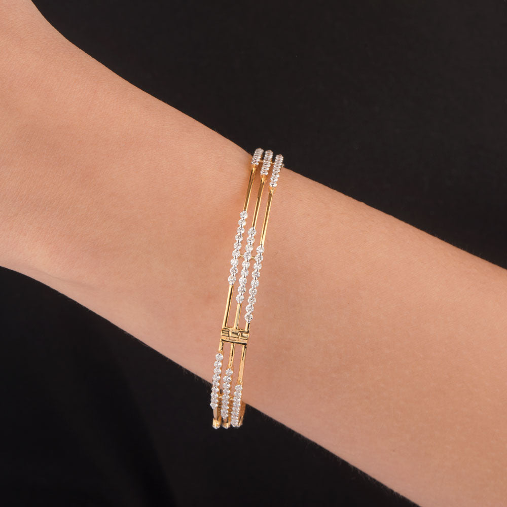 18K Yellow Gold Diamond Bangle - 6.832ct VVS-VS-GH