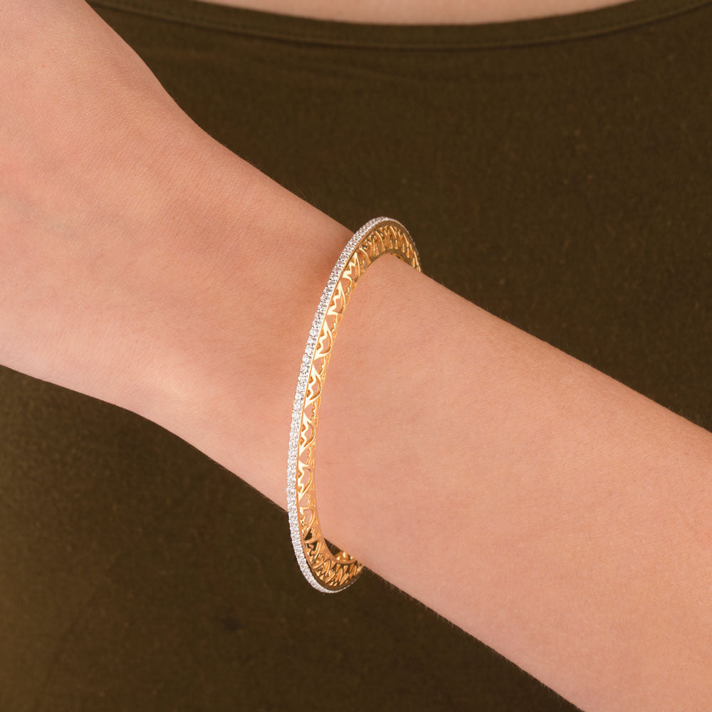 18K Yellow Gold Diamond Bangle - 2.282ct VVS-VS-GH