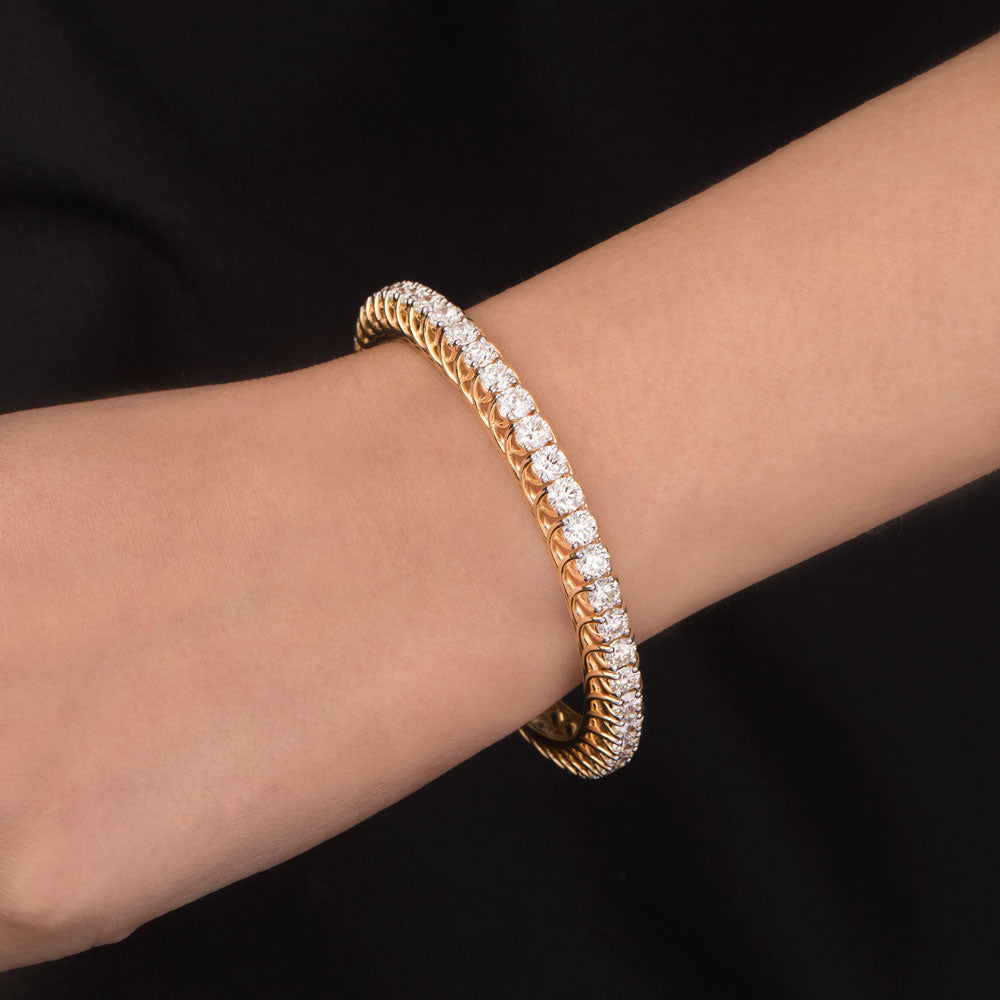 18K Yellow Gold Diamond Bangle - 29.76ct VVS-VS-GH