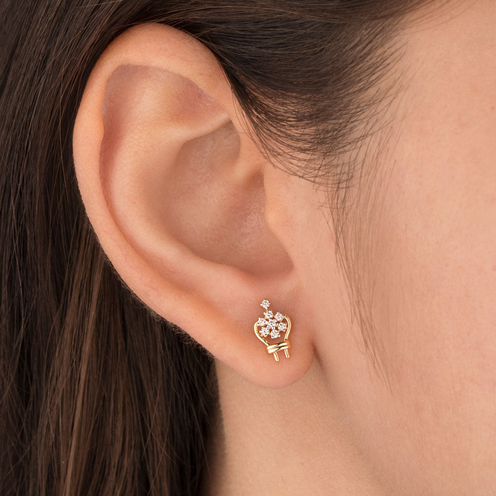 14K Yellow Gold Diamond Earrings - 0.125ct VVS-VS-IJ