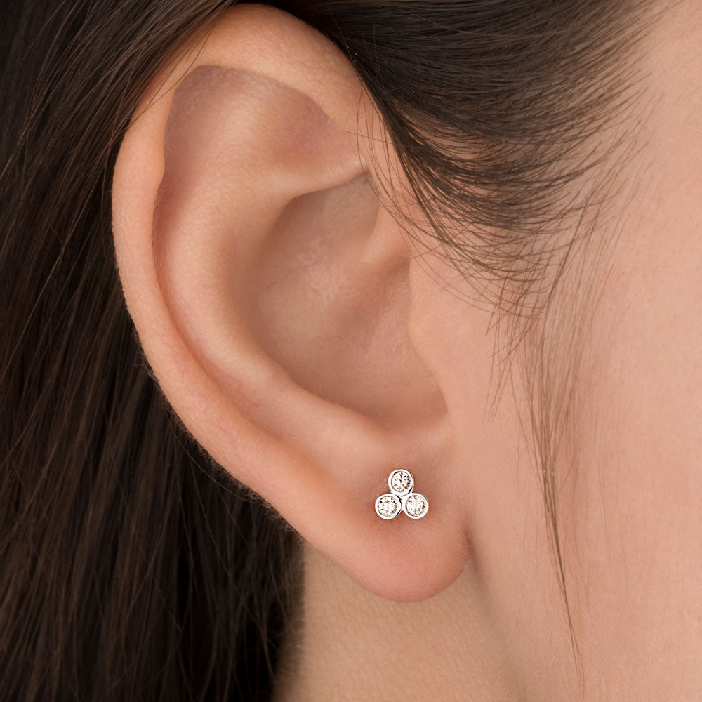 18K Yellow Gold Diamond Earrings - 0.148ct VVS-VS-IJ