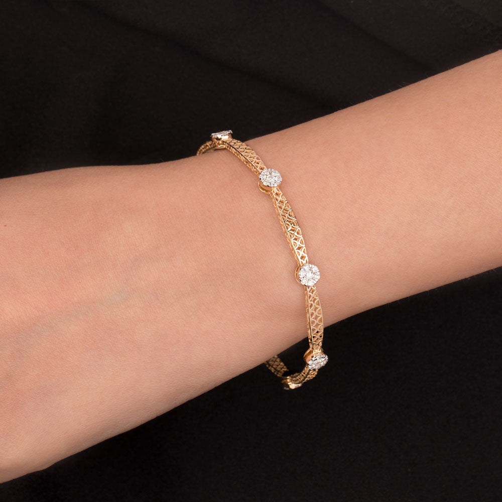 18K Yellow Gold Diamond Bangle - 1.137ct VVS-VS-EF