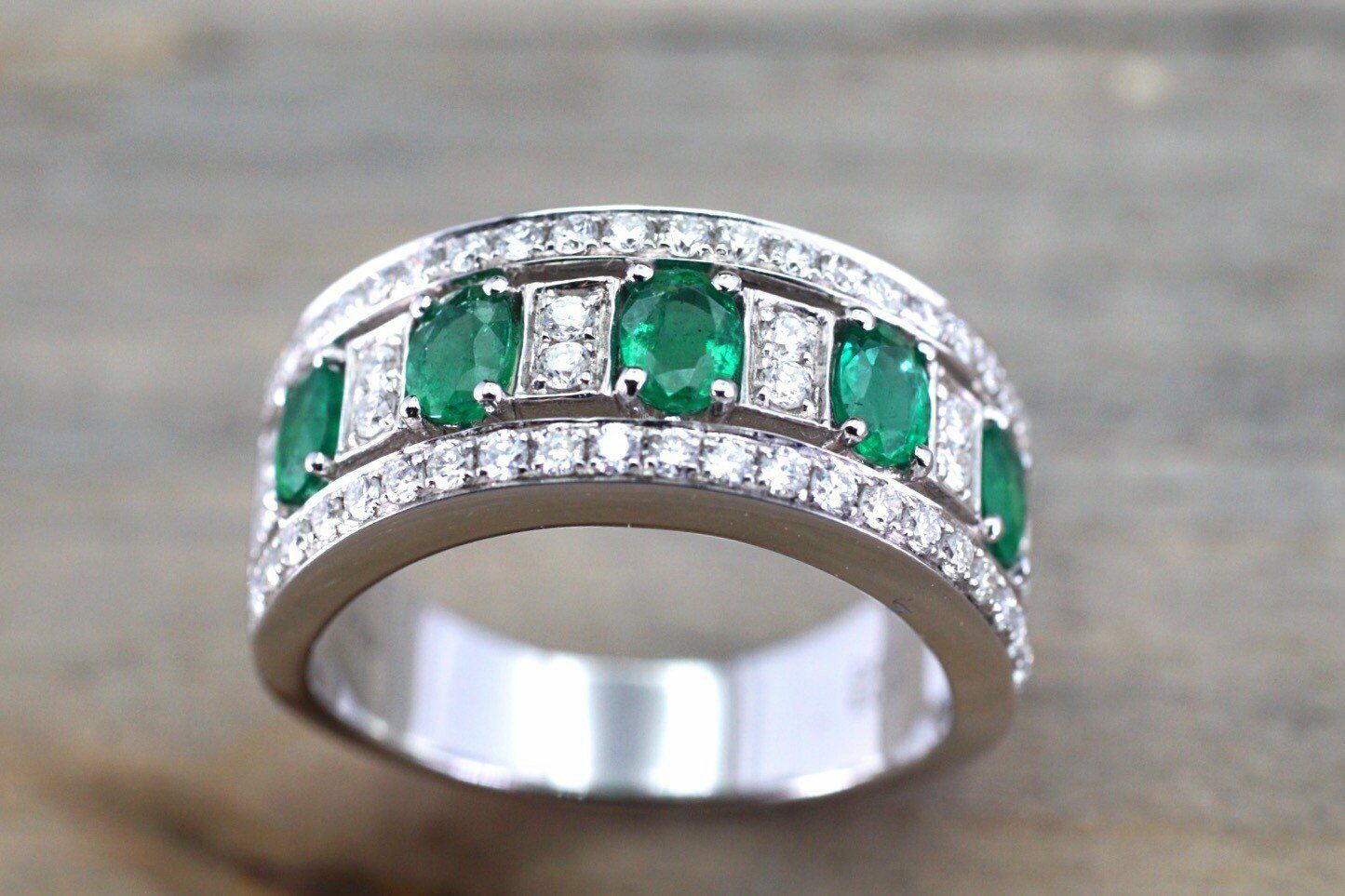 AFFY Simulated Emerald & Cubic Zirconia Men's Wedding Band – Sterling Silver Ring Size 8.5