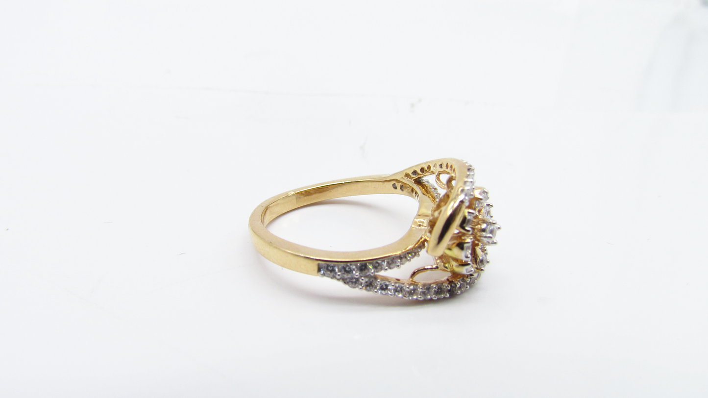 Stylish flower design gold ring