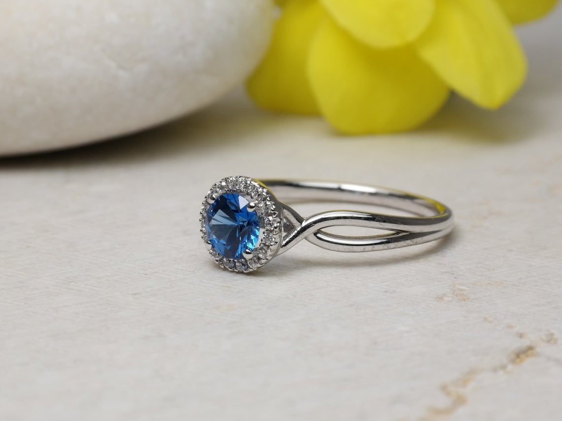 1 CT Round Cut Blue sapphire Diamond 925 Sterling Silver Halo Engagement Ring