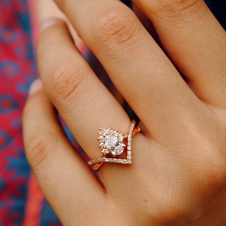 2 CT Pear Cut Diamond 925 Sterling Silver Chevron V Wedding Bridal Ring Set