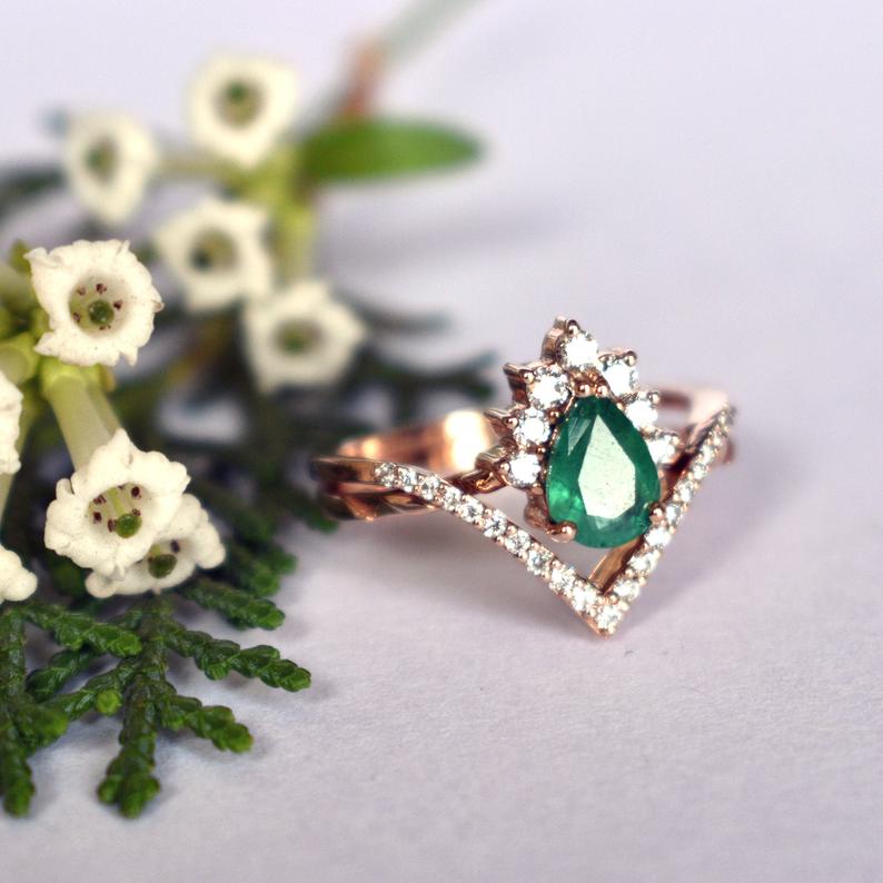 1 CT Pear Cut Green Emerald & Diamond 925 Sterling Silver Wedding Ring Set - atjewels.in