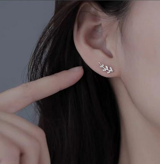 0.25 Ct Round Cut Diamond 925 Sterling Silver Tiny Leaves Clamp Stud Earrings