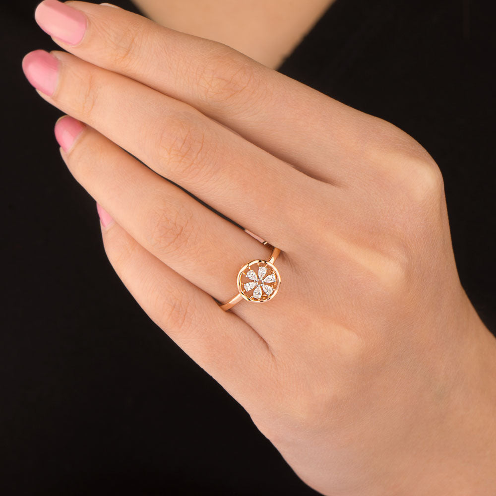 18K Two Tone Gold Diamond Ring - 0.174ct VVS-EF