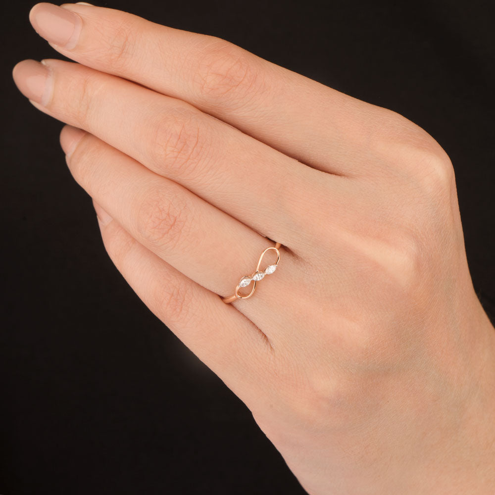 18K Two Tone Gold Diamond Ring - 0.06ct VVS-EF