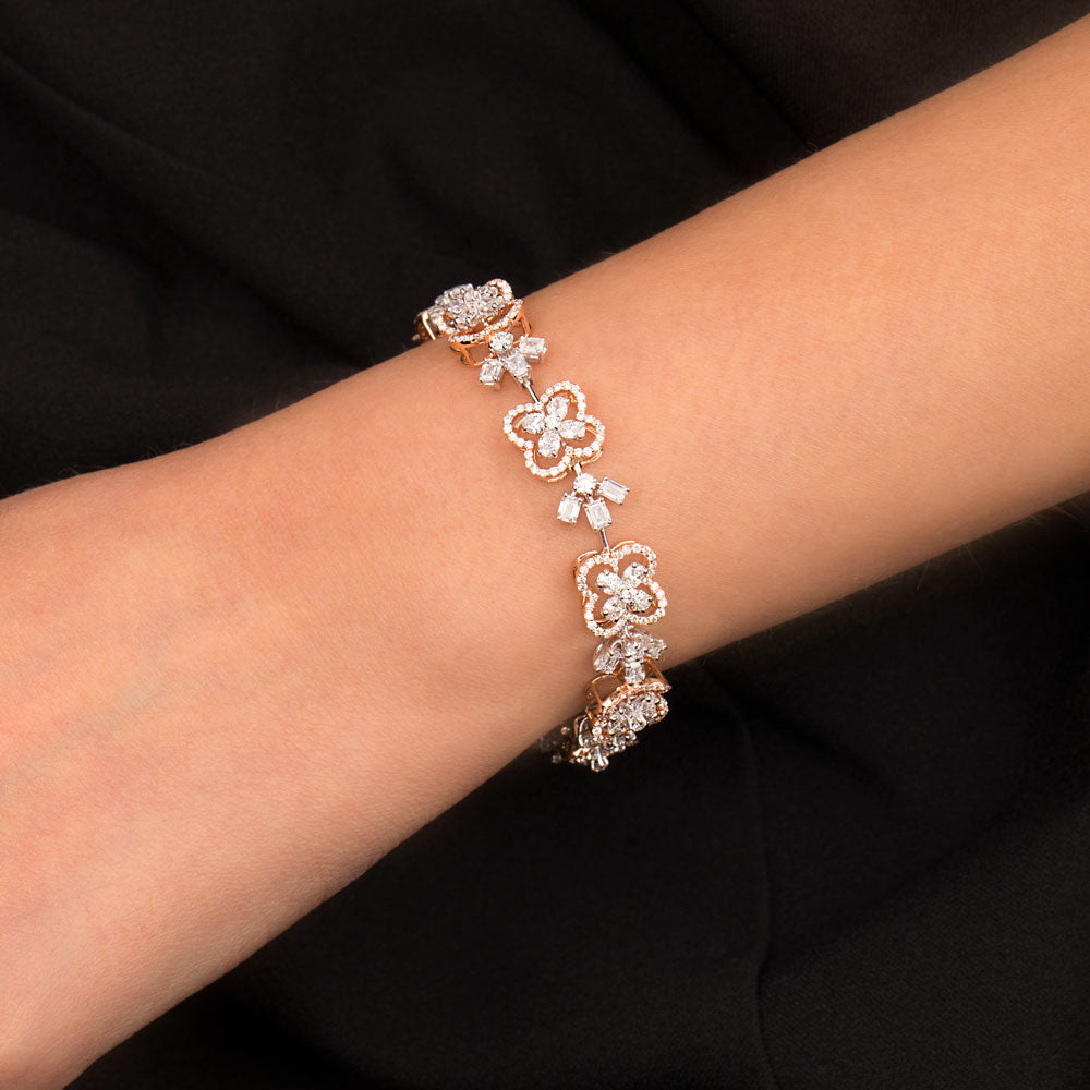 18K Two Tone Gold Diamond Bracelet - 7.05ct VVS-VS-EF