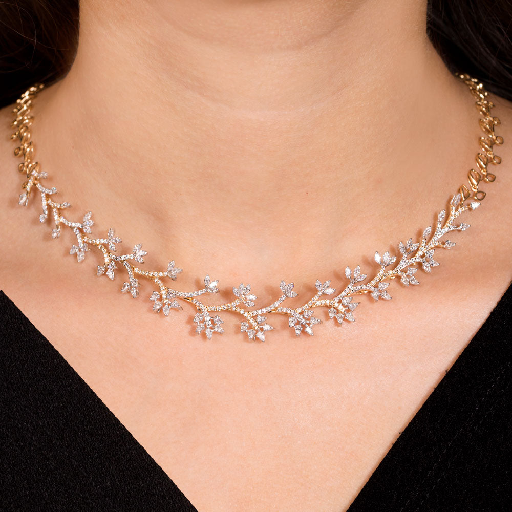 18K Two Tone Gold Diamond Necklace - 4.722ct VVS-EF