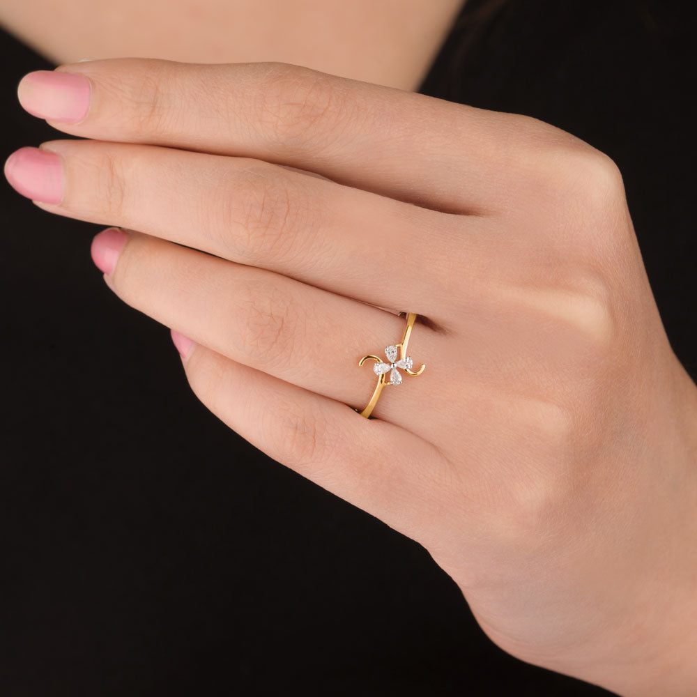 18K Two Tone Gold Diamond Ring - 0.105ct VVS-EF