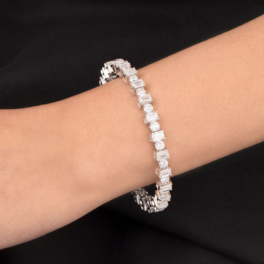 18K White Gold Diamond Bangle - 18.103ct VVS-VS-GH