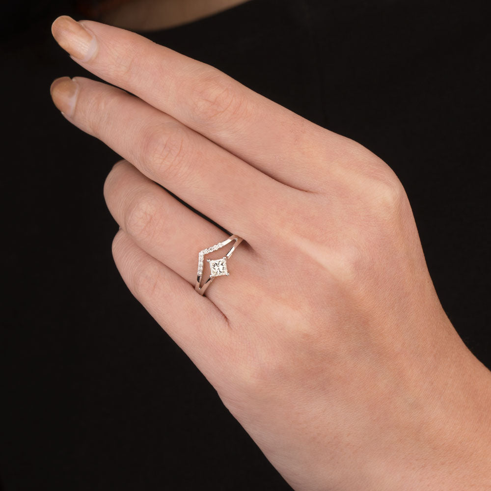 18K White Gold Diamond Ring - 0.438ct VVS-VS-IJ