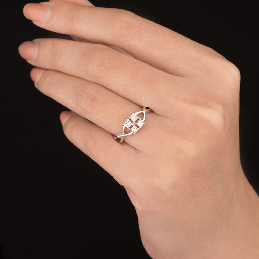 18K White Gold Diamond Ring - 0.39ct VVS-VS-IJ