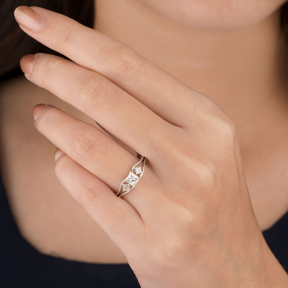 18K White Gold Diamond Ring - 0.556ct VS-SI-JK
