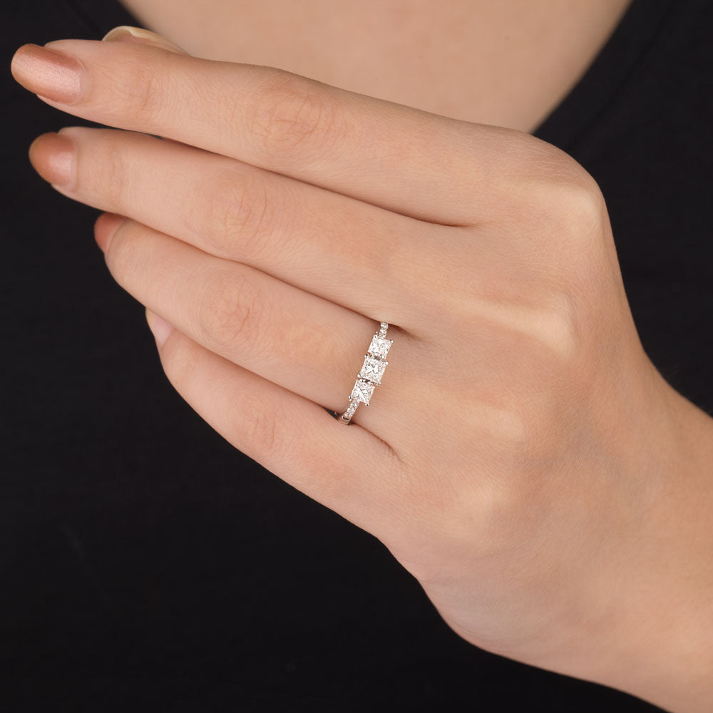 18K White Gold Diamond Ring - 0.587ct VVS-VS-EF