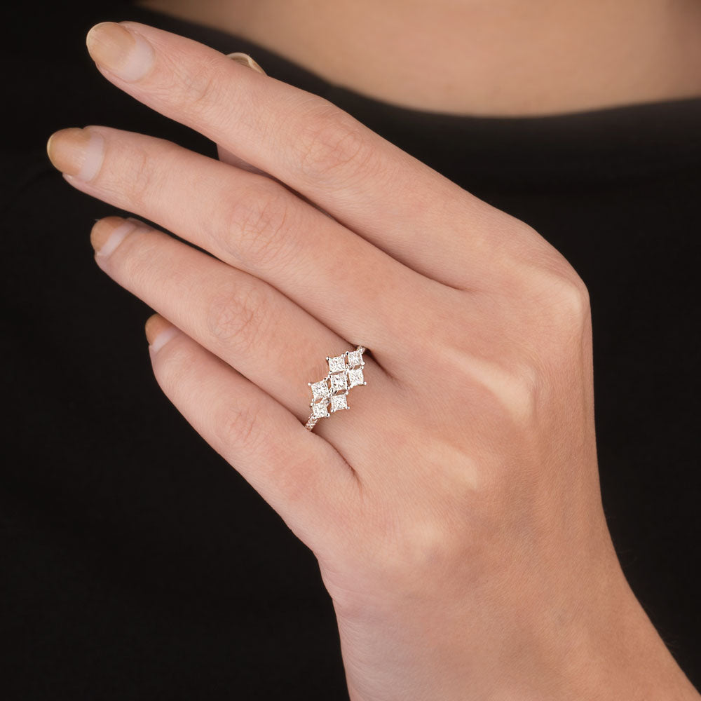 18K White Gold Diamond Ring - 0.697ct SI-HI