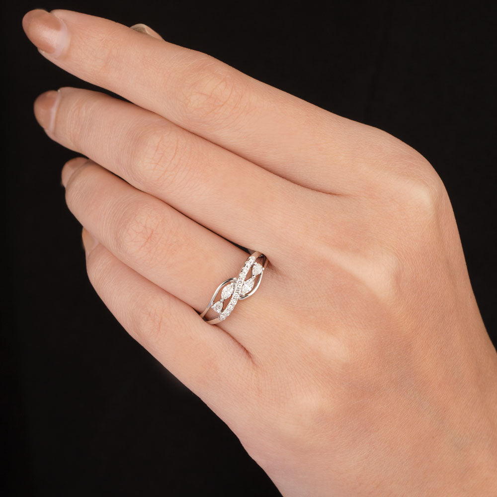 18K White Gold Diamond Ring - 0.277ct VVS-VS-GH