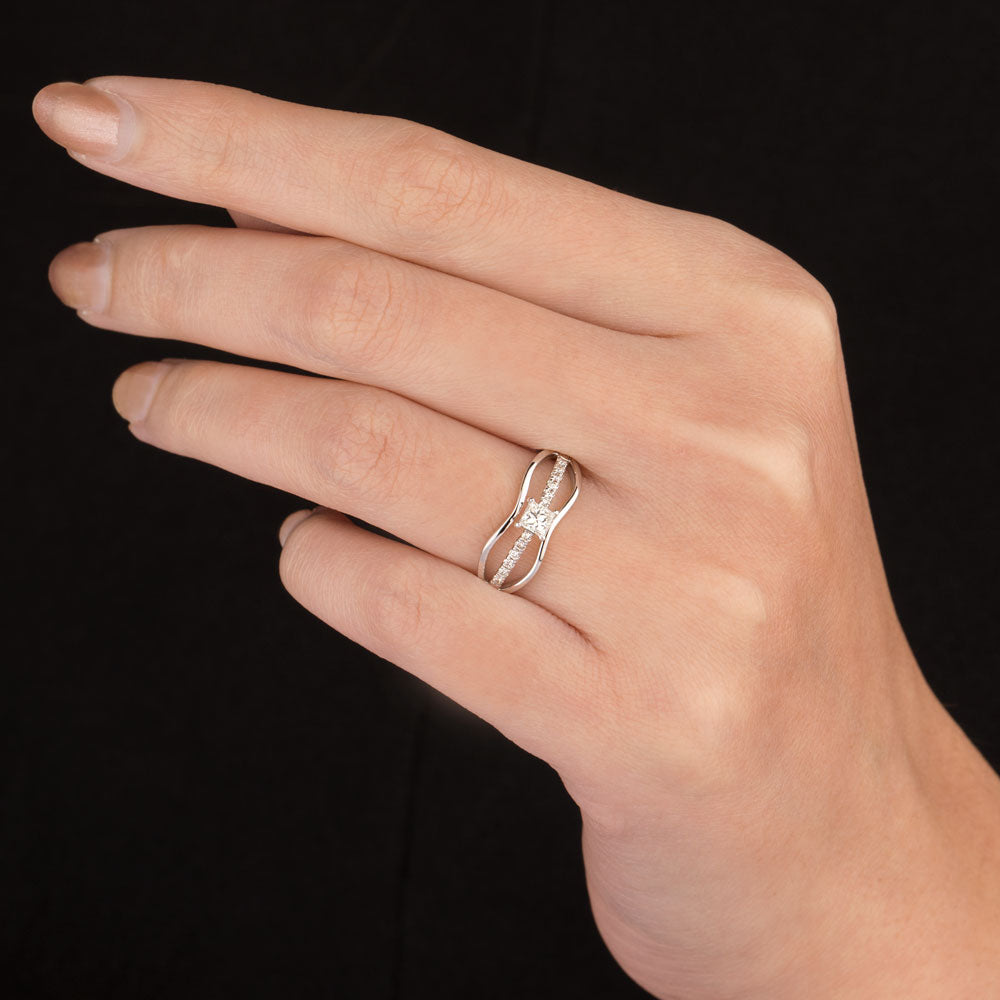 18K White Gold Diamond Ring - 0.29ct VVS-VS-IJ
