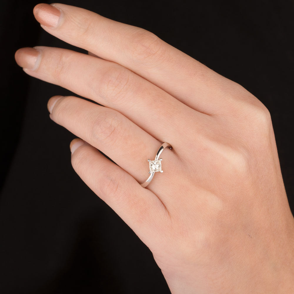 18K White Gold Diamond Ring - 0.342ct VVS-HI