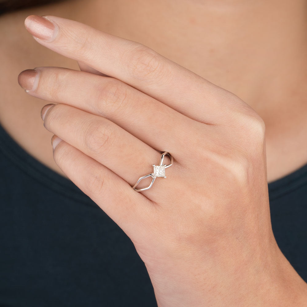 18K White Gold Diamond Ring - 0.366ct VVS-HI