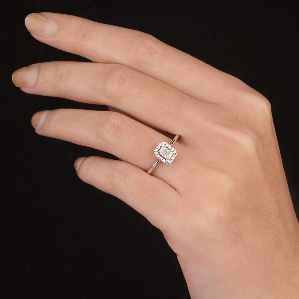 18K White Gold Diamond Ring - 0.718ct VS-SI-HI