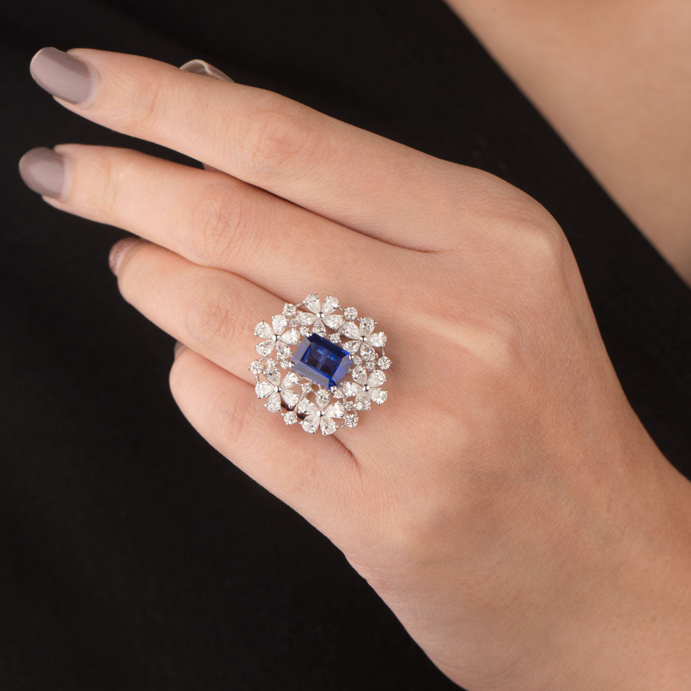 18K White Gold Diamond Ring - 2.92ct VVS-VS-FG with Colour Stones
