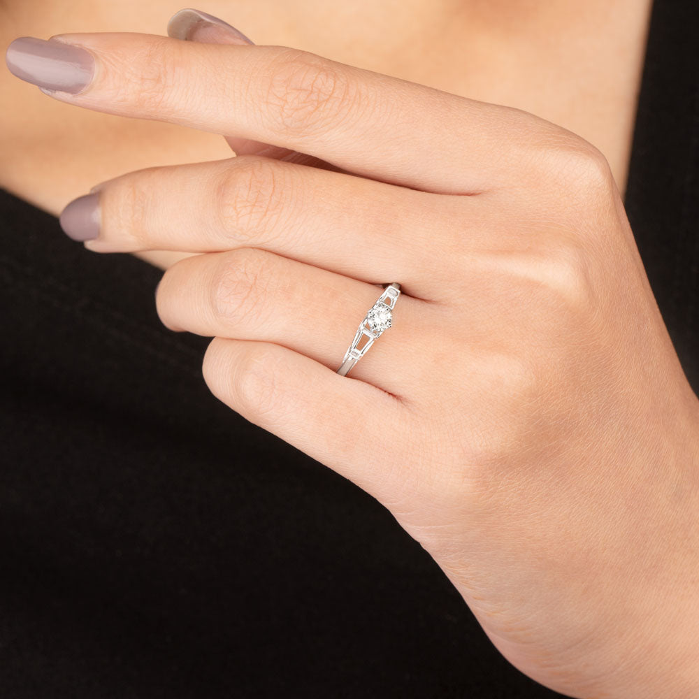 18K White Gold Diamond Ring - 0.24ct VS-IJ