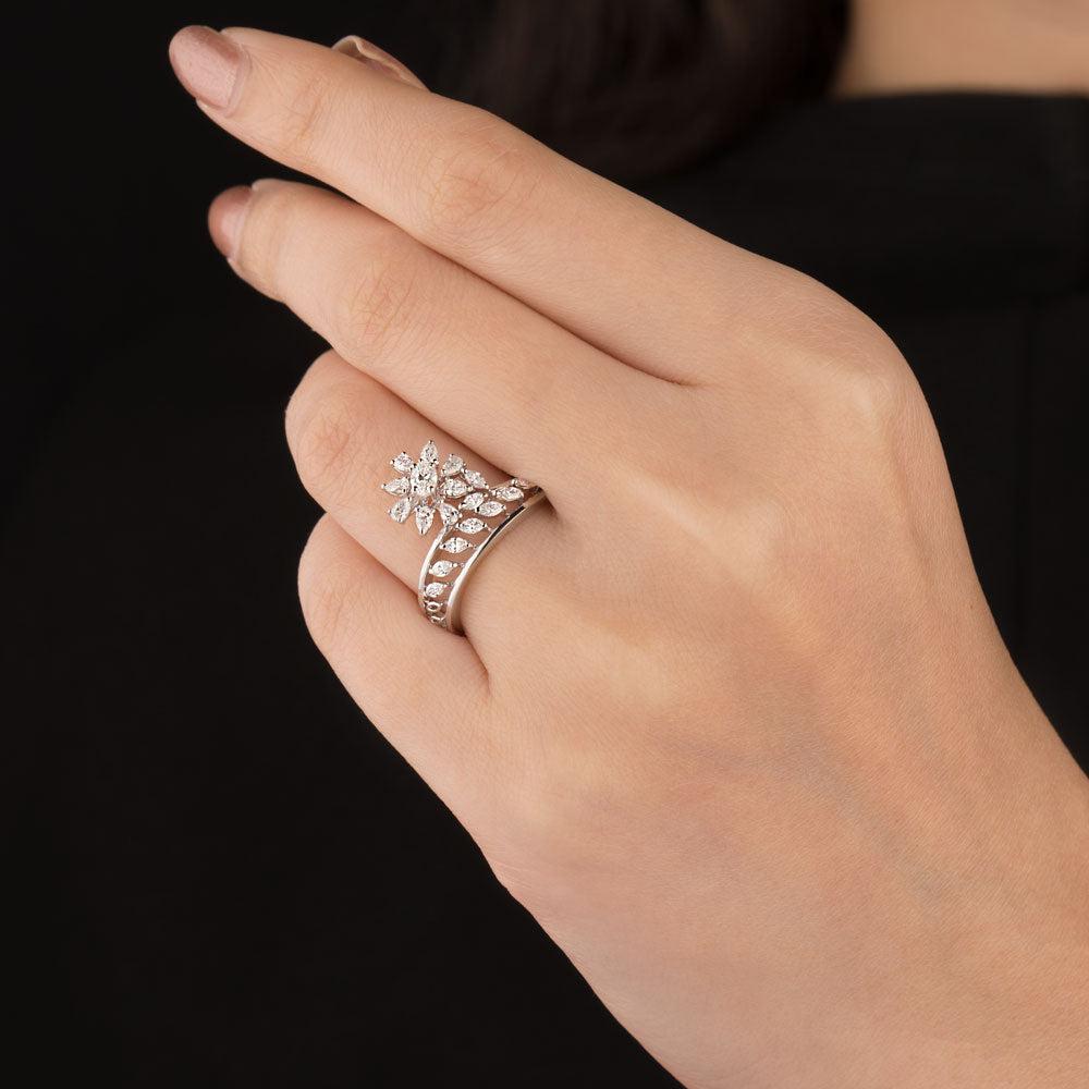 18K White Gold Diamond Ring - 0.697ct VVS-FG