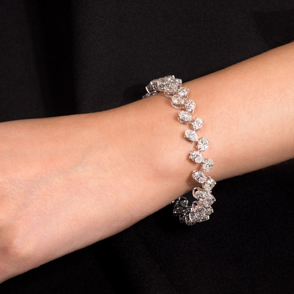 18K White Gold Diamond Bangle - 21.14ct VVS-VS-HI