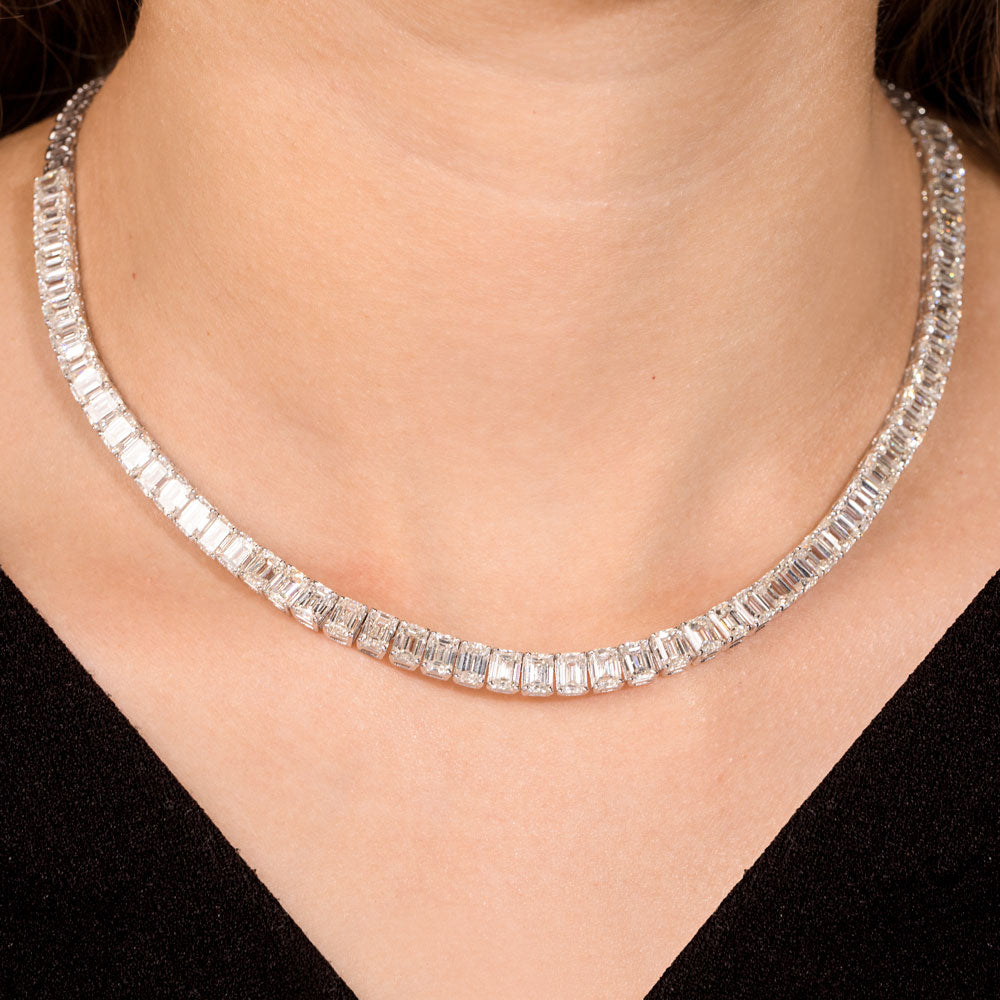 18K White Gold Diamond Necklace - 27.83ct VVS-VS-GH