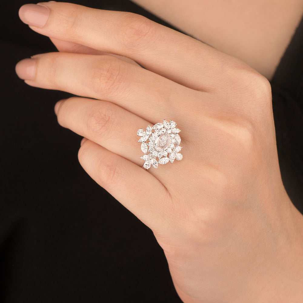 18K White Gold Diamond Ring - 1.37ct VVS-VS-GH with Colour Stones