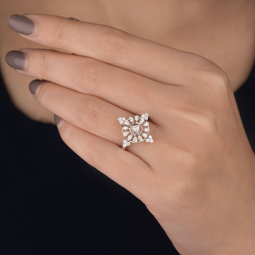 18K White Gold Diamond Ring - 0.62ct VVS-VS-EF